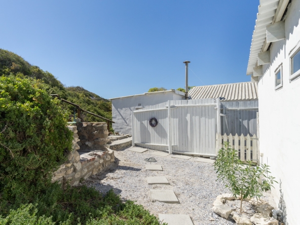Rooisee Beach Cottage