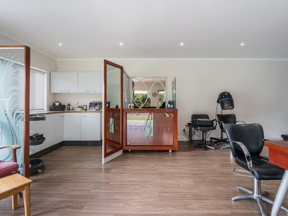 002 Osmond Salon AS 2026
