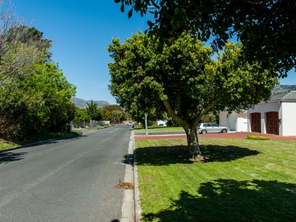 004 7 Rodgers Avenue AS 2013
