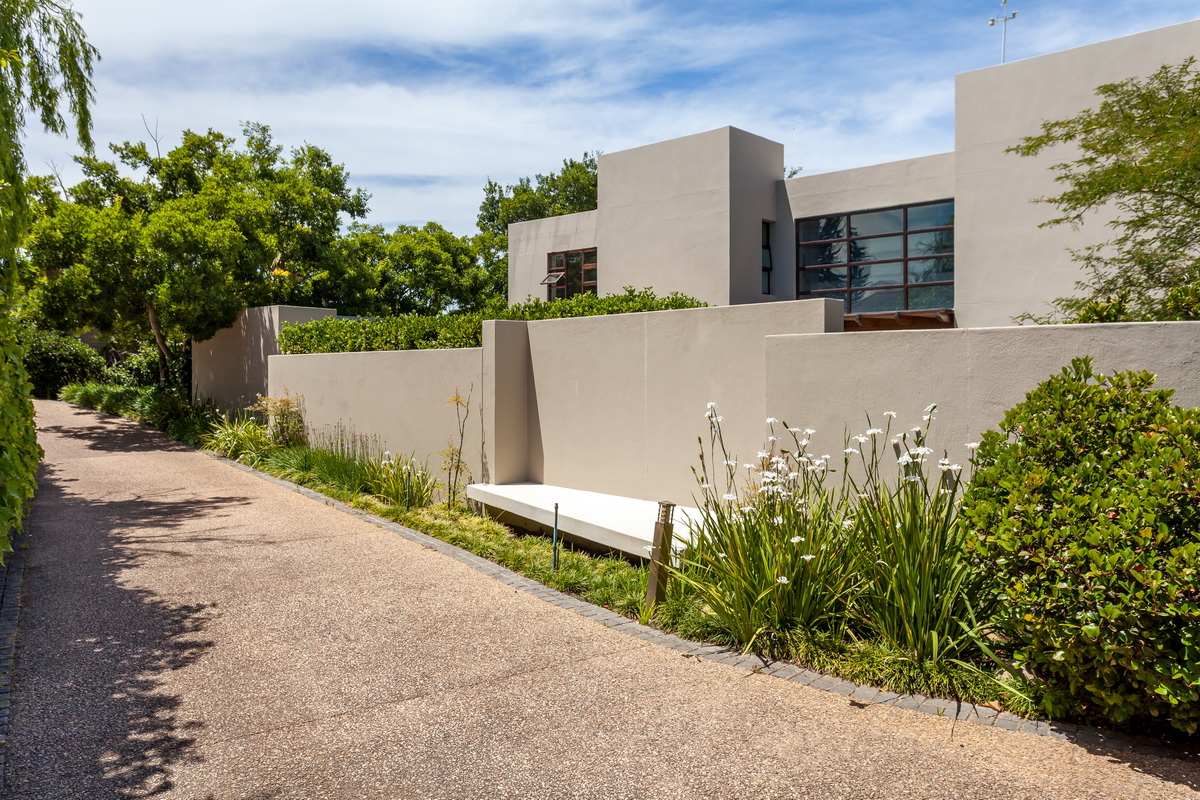 Airlie Place