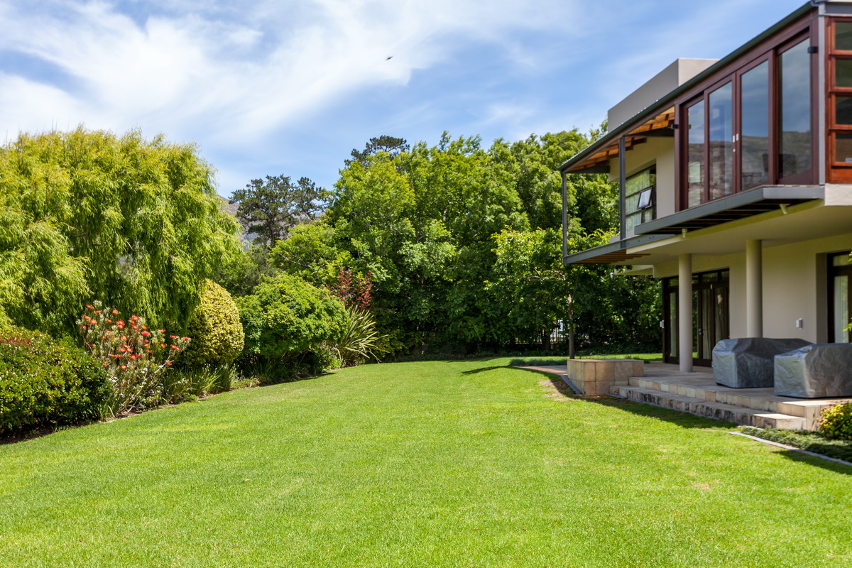 Airlie Place