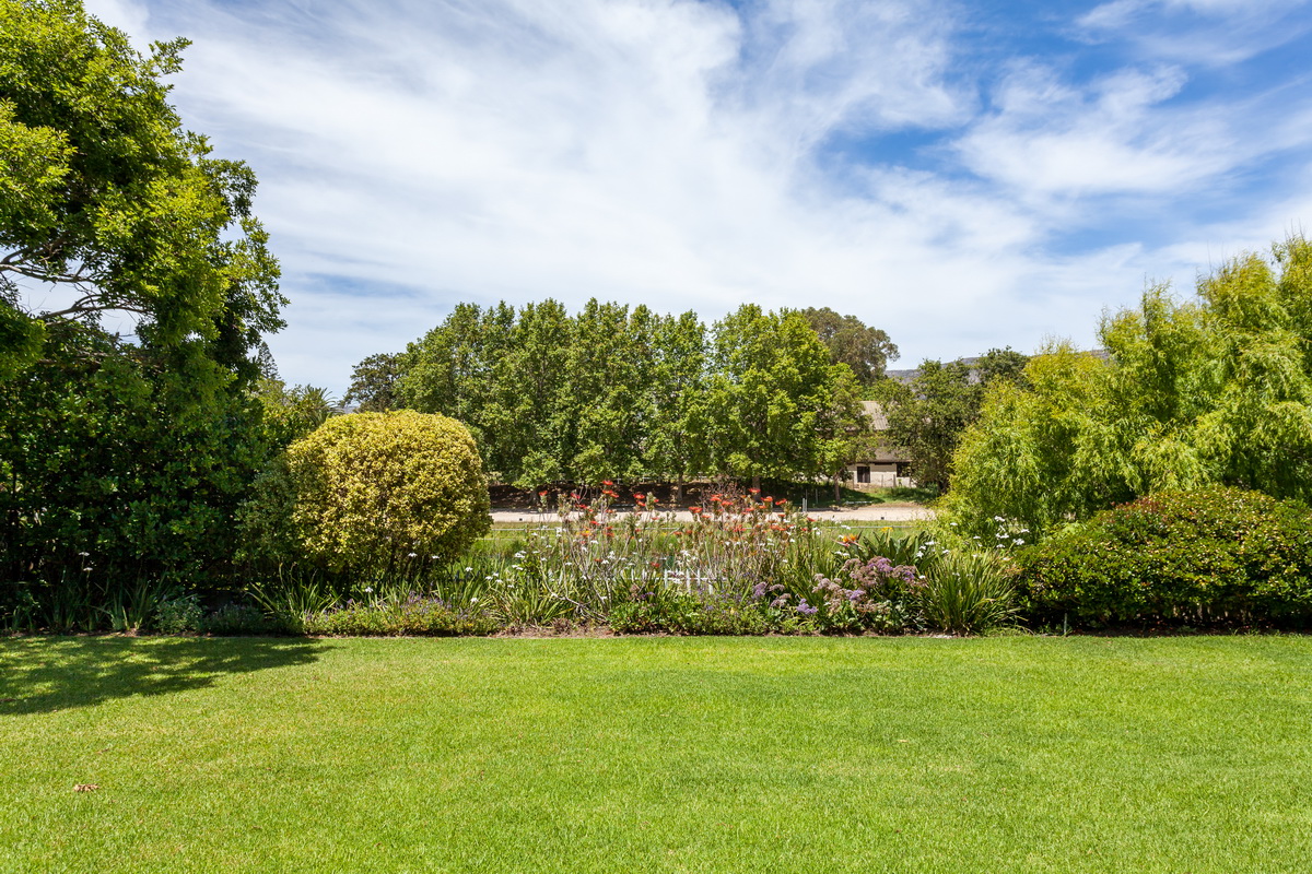 Airlie Place