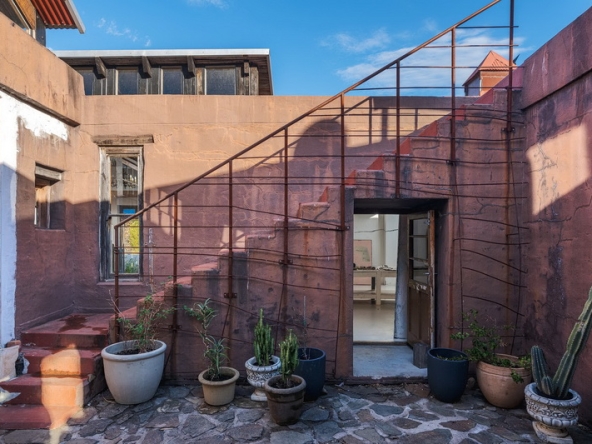 010 44 Skirts Studio AS 2025