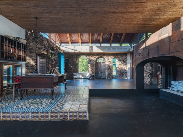 011 44 Skirts Studio AS 2025