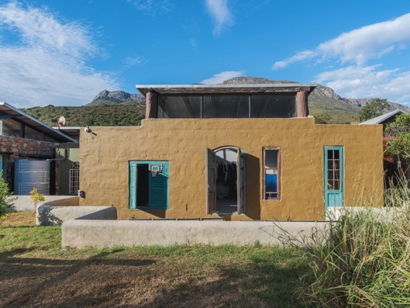 038 44 Skirts Studio AS 2025