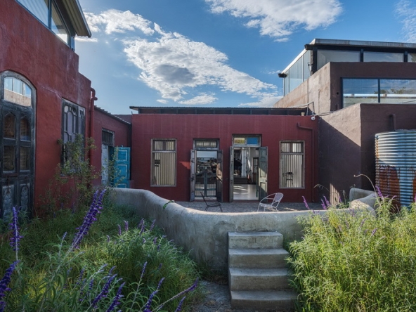 042 44 Skirts Studio AS 2025