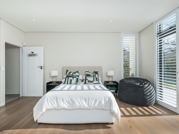 014 Sliding Doors AS 2025