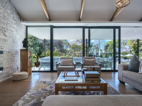 038 Sliding Doors AS 2025