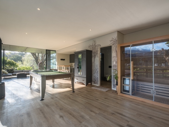 069 Sliding Doors AS 2025