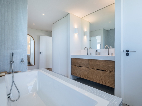 Sea and Summit AS 2025- 048