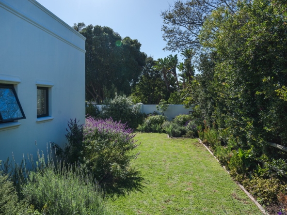 048 Balmoral Cottage AS 2024